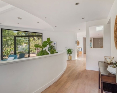 874 N Norman Place - Photo Thumbnail 3