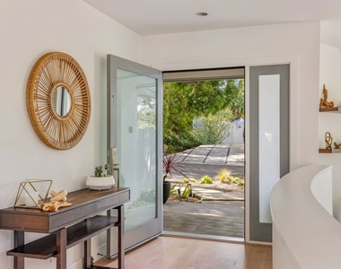 874 N Norman Place - Photo Thumbnail 4