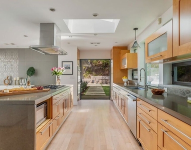874 N Norman Place - Photo Thumbnail 16