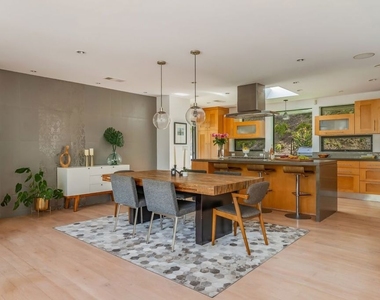 874 N Norman Place - Photo Thumbnail 12