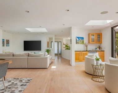 874 N Norman Place - Photo Thumbnail 10