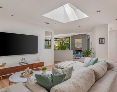 874 N Norman Place - Photo Thumbnail 8