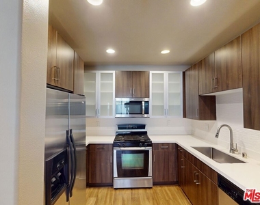 1041 Glendon Avenue - Photo Thumbnail 4