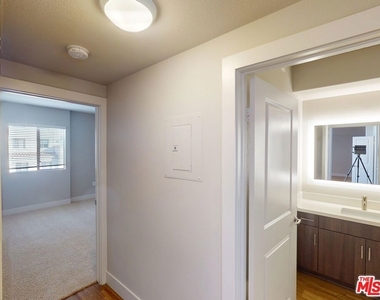 1041 Glendon Avenue - Photo Thumbnail 5