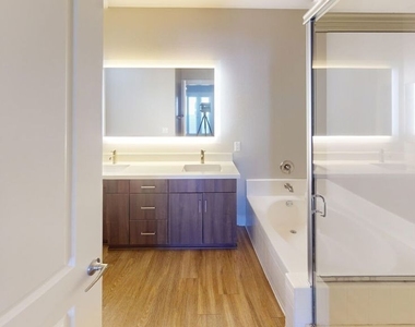 1041 Glendon Avenue - Photo Thumbnail 20
