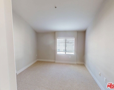 1041 Glendon Avenue - Photo Thumbnail 11