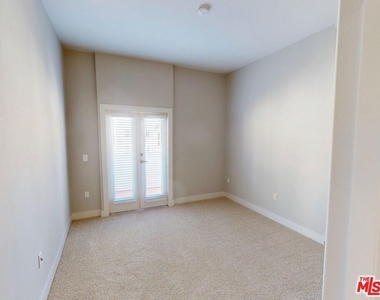 1041 Glendon Avenue - Photo Thumbnail 13