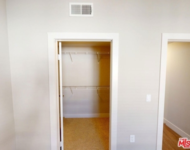 1041 Glendon Avenue - Photo Thumbnail 7