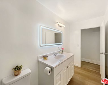 2166 W 29th Place - Photo Thumbnail 6