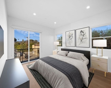 13846 Moorpark Street - Photo Thumbnail 2