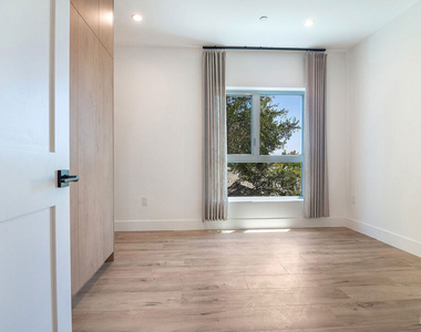 1236 N Fairfax Avenue - Photo Thumbnail 11