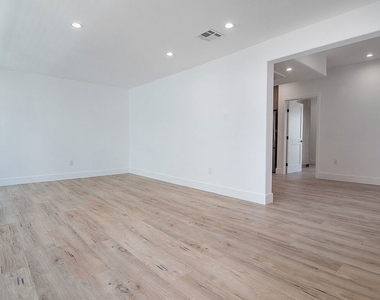 1236 N Fairfax Avenue - Photo Thumbnail 5