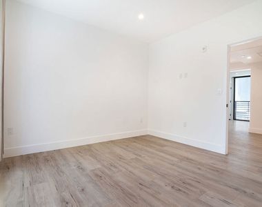 1236 N Fairfax Avenue - Photo Thumbnail 12