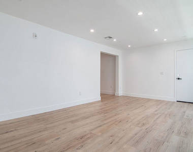 1236 N Fairfax Avenue - Photo Thumbnail 6