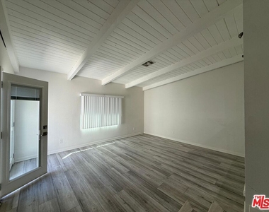 15830 Blackhawk Street - Photo Thumbnail 5