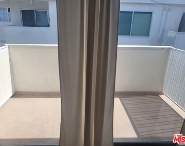 960 Larrabee Street - Photo Thumbnail 10