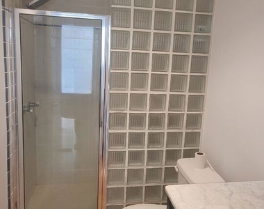 960 Larrabee Street - Photo Thumbnail 7