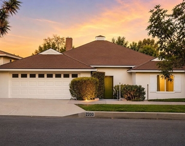 2200 S Canfield Avenue - Photo Thumbnail 10