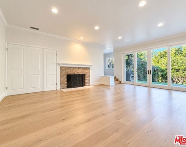 2200 S Canfield Avenue - Photo Thumbnail 4