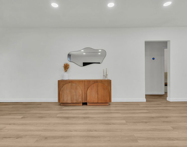 10930 Eldora Avenue - Photo Thumbnail 16