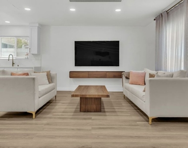 10930 Eldora Avenue - Photo Thumbnail 4