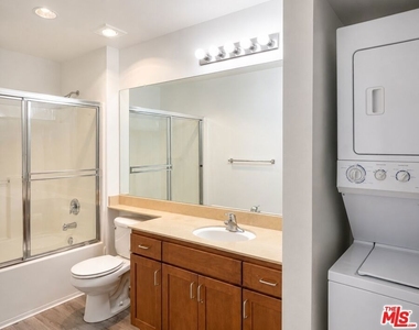 4060 Glencoe Avenue - Photo Thumbnail 8