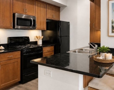 4060 Glencoe Avenue - Photo Thumbnail 3