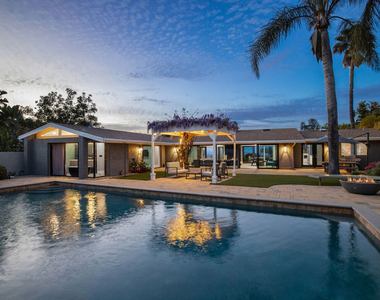 8400 Mulholland Drive - Photo Thumbnail 22