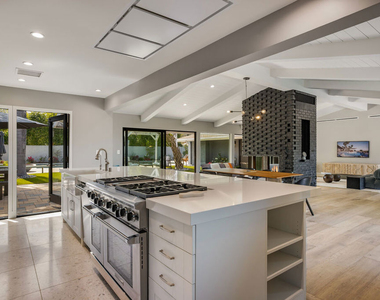 8400 Mulholland Drive - Photo Thumbnail 15