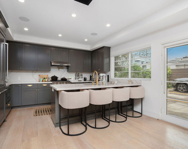 107 S Flores Street - Photo Thumbnail 1