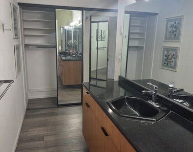 600 W 9th Street - Photo Thumbnail 10