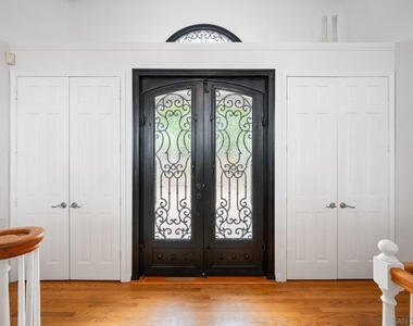 226 Stratford Park Cir - Photo Thumbnail 2