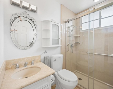 226 Stratford Park Cir - Photo Thumbnail 15