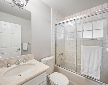 226 Stratford Park Cir - Photo Thumbnail 17
