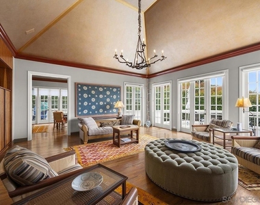 7612 Hillside Dr - Photo Thumbnail 10
