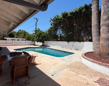 23723 Oxnard Street - Photo Thumbnail 20