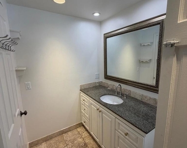 23723 Oxnard Street - Photo Thumbnail 11