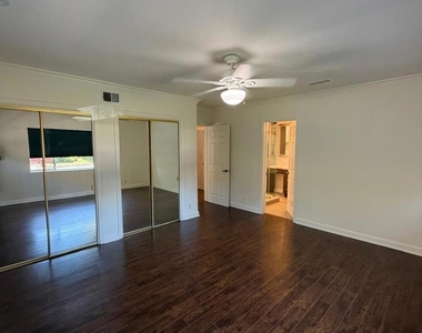 23723 Oxnard Street - Photo Thumbnail 13