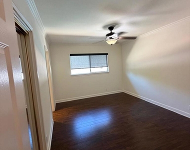 23723 Oxnard Street - Photo Thumbnail 9