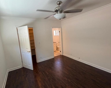 23723 Oxnard Street - Photo Thumbnail 15