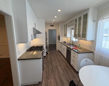 23723 Oxnard Street - Photo Thumbnail 4