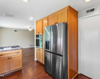 2253 Grafton Street - Photo Thumbnail 7