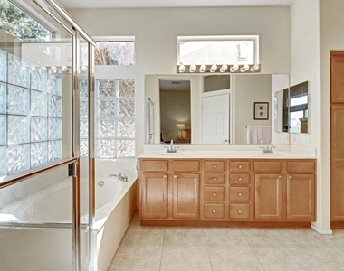 78202 Kensington Avenue - Photo Thumbnail 28