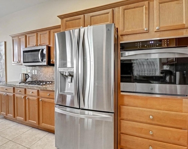 78202 Kensington Avenue - Photo Thumbnail 24