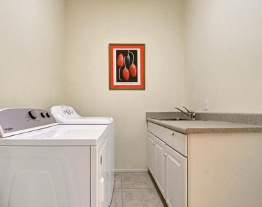 78202 Kensington Avenue - Photo Thumbnail 38