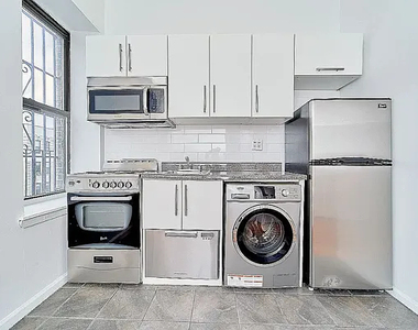 150 Manhattan Avenue - Photo Thumbnail 3
