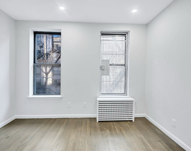 414 West 49th Street - Photo Thumbnail 3