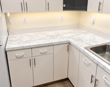 10 Pickwick Drive S - Photo Thumbnail 11