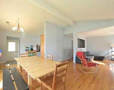 10 Pickwick Drive S - Photo Thumbnail 4