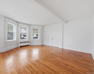 9 Cottage Avenue - Photo Thumbnail 2